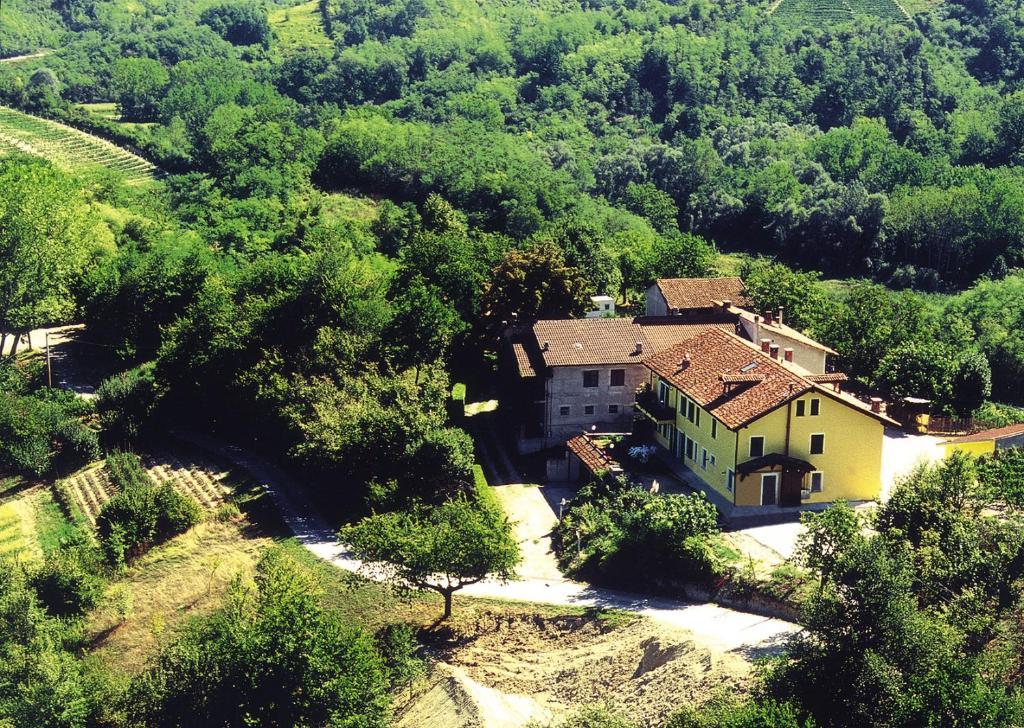 Agriturismo Cascina Vrona Villa Monteu Roero Exterior photo
